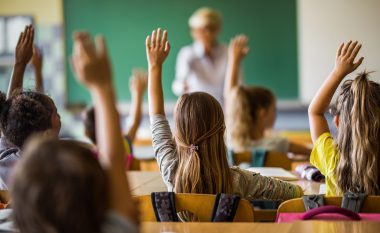 Mësuesja zbulon mënyrën gjeniale se si i bën nxënësit e saj ta dëgjojnë