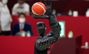 Japonezët prodhojnë robotin që luan basketboll, driblon dhe shënon me precizitet të paparë