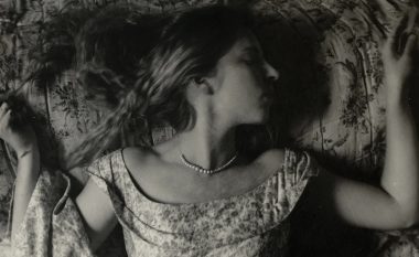 Bota enigmatike e Francesca Woodmanit: Imazhet e mbinatyrshme të adoleshentes gjeniale