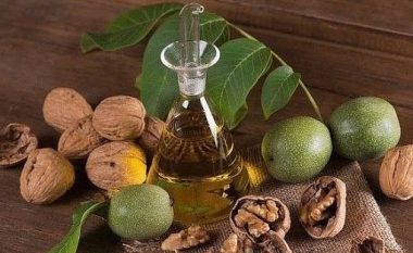 Mos i hidhni ato! Përzieni lëvozhgat e arrave dhe alkoolin dhe do të keni një ilaç natyral për shumë sëmundje