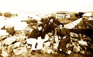 Në “bibliotekën” e Migjenit