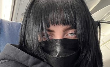 Billie Eilish ndan me fansat kthimin te ngjyra e zezë e flokëve