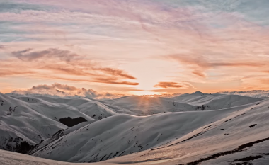 Brodi turistik – pamje mahnitëse me dron dhe GoPro e realizuar nga disa të rinj