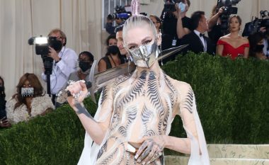 Grimes dëshiron të jetë ‘plotësisht e mbuluar’ me tatuazhe me ‘alien’