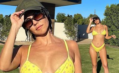 Kourtney Kardashian poston fotografi në rroba banje, pasi tregoi se ka shtuar peshë si pasojë e trajtimit IVF