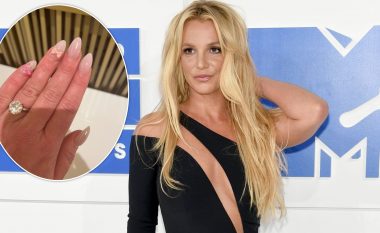 Britney Spears thotë se arti i thonjve i ndihmoi të kapërcej ankthin social ‘të padurueshëm’