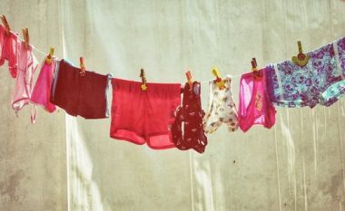 Arsyet pse brekët dhe çorapet nuk duhet larë së bashku