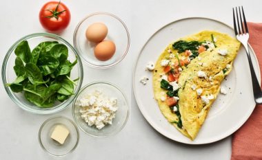 Recetë Syfyri – Omlet me Spinaq dhe djath Feta