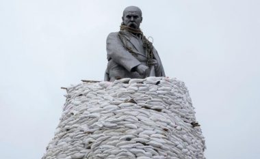 Poetët që frymëzojnë rezistencën e Ukrainës