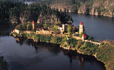 Kështjella e mallkuar: Kush e viziton, vdes një vit më pas në të njëjtën ditë