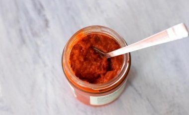 Duket si ajvar, por në fakt nuk është: Kafjall i shpejtë, i shijshëm dhe i shëndetshëm