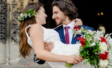 Pse nusja bartet në krahë përtej pragut? Arsyeja nuk është aspak romantike!