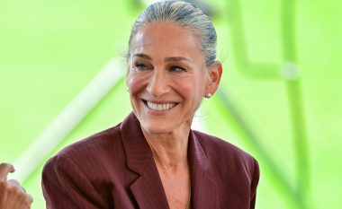 Sarah Jessica Parker: Mos më quani ‘trime’ që kam flokë të thinjura