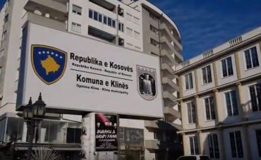 Në kundërshtim me ligjin, Komuna e Klinës shpërblen me tender ish-shefin e Prokurimit Publik