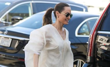 Veshja e Angelina Jolie është sinonimi i freskisë që na duhet këtë verë