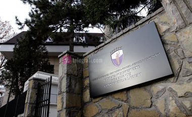 Opozita kërcënon se Projektligji i Pagave dhe ai për Zyrtarët Publikë mund të përfundojë në Kushtetuese