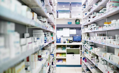 Vitia nënshkruan listën për çmimet e unifikuara të barnave – ulje për mbi 2,900 produkte medicinale