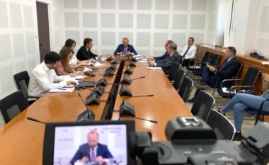 Përplasje në komisionin hetimor, deputetët e LVV-së lëshojnë mbledhjen