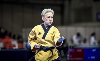 “Unë jam arma”: Një murgeshë në moshën 67-vjeçare u bë kampione bote në taekwondo!