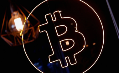 Bitcoin bie nën 20,000 dollarë