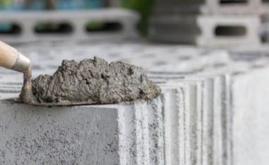 Protestohet kundër rritjes së çmimit të çimentos