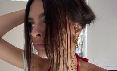 Emily Ratajkowski pret vetë flokët, filmon procesin dhe e bën të duket kaq e lehtë!