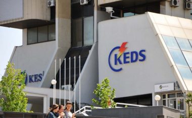 KEDS reagon pas gjobitjes: Bordi i ZRRE-së e la në “mëshirë të fatit” sektorin e energjisë elektrike