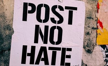 Degradimi dhe kontaminimi i gjuhës nga mediokrit po e gjymton shpirtin e shoqërisë