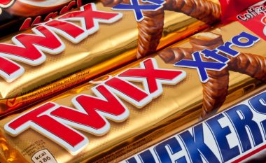 Adhuruesit e çokollatës sapo vunë re mesazhin ‘e fshehur’ në logon e Twix – ka kuptim të dyfishtë