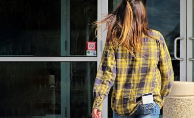 Vendet ku nuk duhet ta mbajmë kurrë telefonin mobil