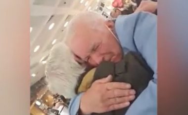 Ky është momenti emocionues kur dy vëllezërit britanikë të ndarë për më shumë se 70 vjet, ribashkohen për herë të parë