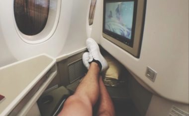 Punëtorja e linjës ajrore tregon pse nuk duhet të vishni kurrë pantallona të shkurtra në aeroplan