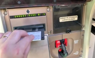 E pabesueshme por e vërtetë, aviokompanitë akoma porositin dhe përdorin disqet floppy