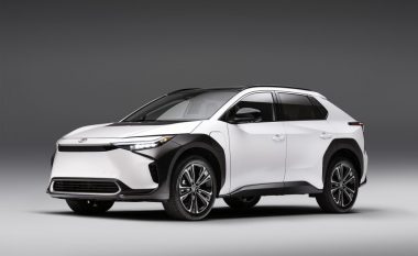 Toyota do të implementojë sistemin e Tesla-s për mbushjen e makinave nga viti 2025