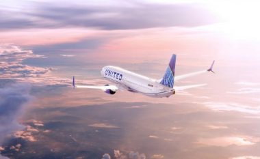 Gjarpri trazon pasagjerët e aeroplanit që po zbarkonte në New Jersey