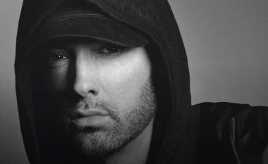Në 50-vjetorin e lindjes, Eminem gëzohet edhe për 14 vite të kaluara duke mos qenë i varur nga pilulat