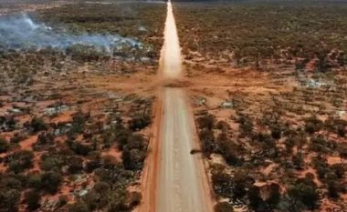 Kamioni që transportonte tonelata eksploziv u përfshi nga zjarri dhe shpërtheu, shoferi australian shpëtoi mrekullisht