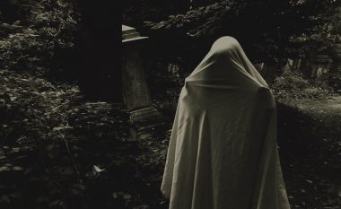 Historia e gjatë e martesave me fantazmat në Kinë: Si të gjenden bashkëshortët për të ndjerët?