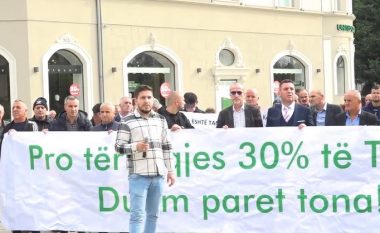 Protestë në Prishtinë, kërkohet të lejohet tërheqja e 30 për qindëshit nga Trusti