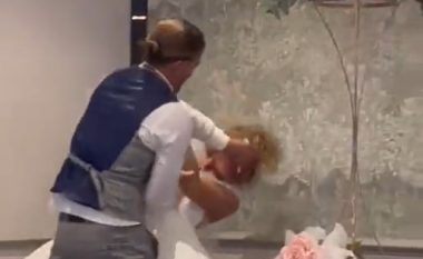 Momenti shokues kur dhëndri ia përplas nuses tortën në fytyrë!