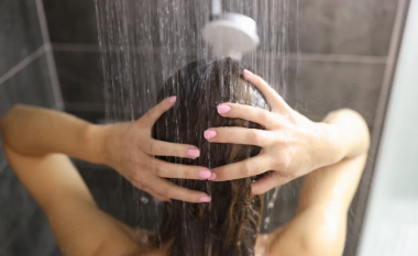 Ky gabim i zakonshëm në dush mund të dëmtojë shëndetin tuaj