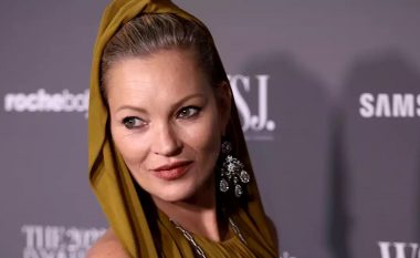 Ikona e modës Kate Moss shkëlqeu në dekadën e pestë dhe tregoi një figurë mahnitëse