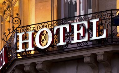 Hoteleria, udhëtimet dhe tregtia – sektorët me rritjen më të lartë të shërbimeve gjatë muajit shkurt 2023