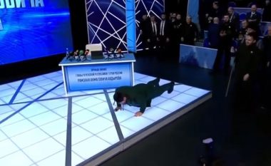 Udhëheqësi çeçen bën pompa live “sa për sy e faqe” në televizion