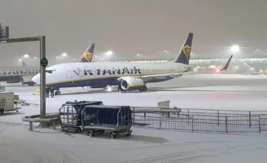 Pezullohen të gjitha fluturimet në Aeroportin e Stanstedit të Britanisë së Madhe