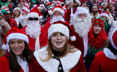 Mijëra babadimra mblidhen për të pirë e për të festuar në SantaCon në New York City
