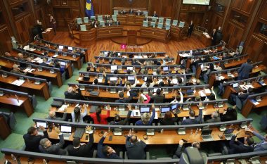 Miratohet Ligji për Zyrtarët Publikë