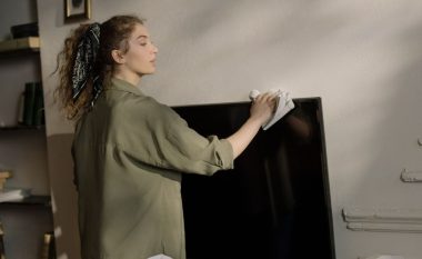 Një mënyrë e lehtë për pastrim të televizorit