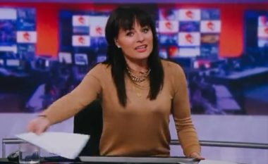 Gazetarja e BBC-së në situatë të palakmueshme, detyrohet të vrapojë nëpër studio pas kamerës robotike