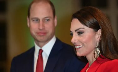 Kostumi 3000 eurosh në ngjyrën e saj të preferuar: Kate Middleton dha edhe një herë një leksion për modën e lartë